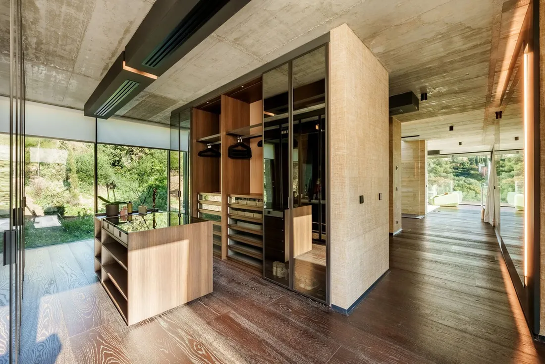 Dressing Space